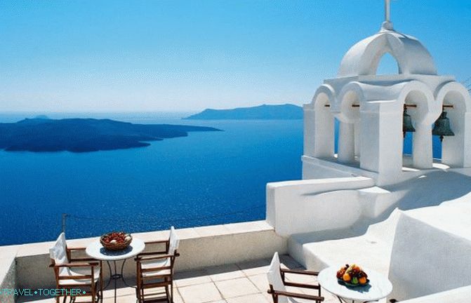 Santorini je živahna svijetla duša koja pjeva pjesmu o feniksu