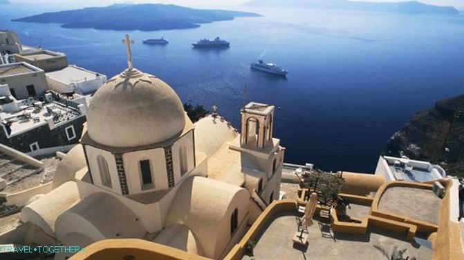 Santorini je živahna svijetla duša koja pjeva pjesmu o feniksu