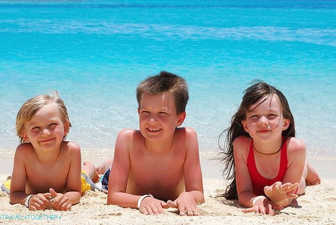 djeca na plaži