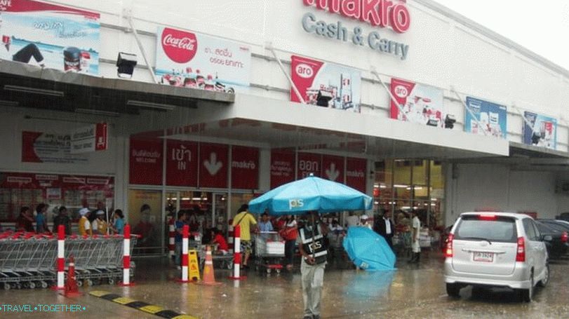 Makro Shop on Samui