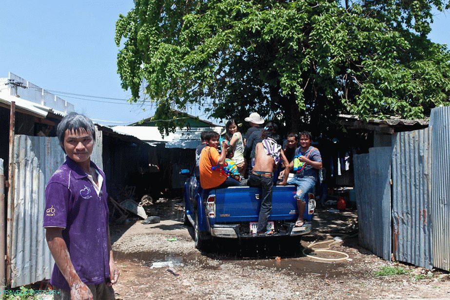 Susjedi se okupljaju u borbi koja se zove Songkran
