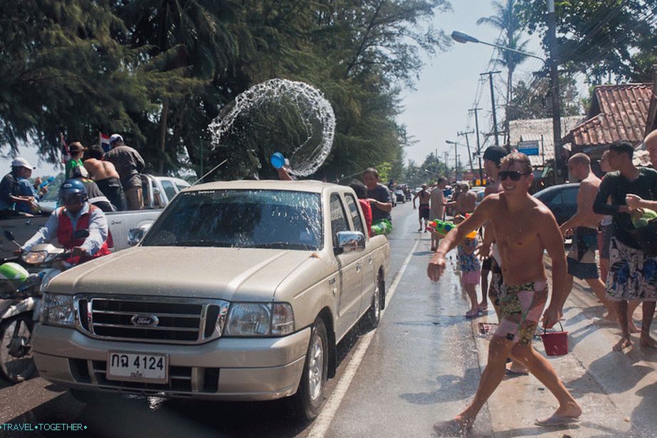 Farangi percipira Songkran kao svoj praznik