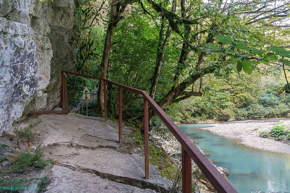 Dio rute prolazi uz rijeku