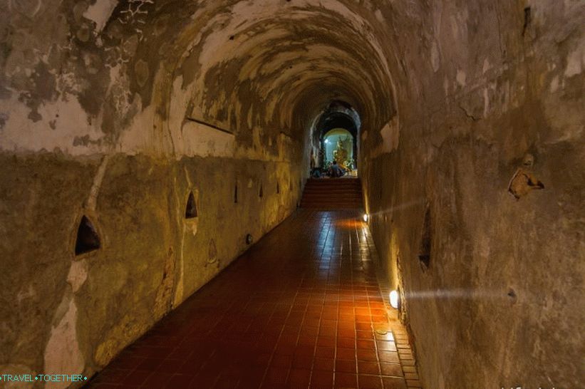 Tunel Temple Wat Umong (10)