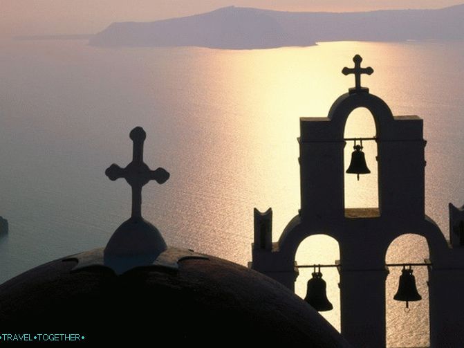 crkva na zalasku sunca na Santoriniju