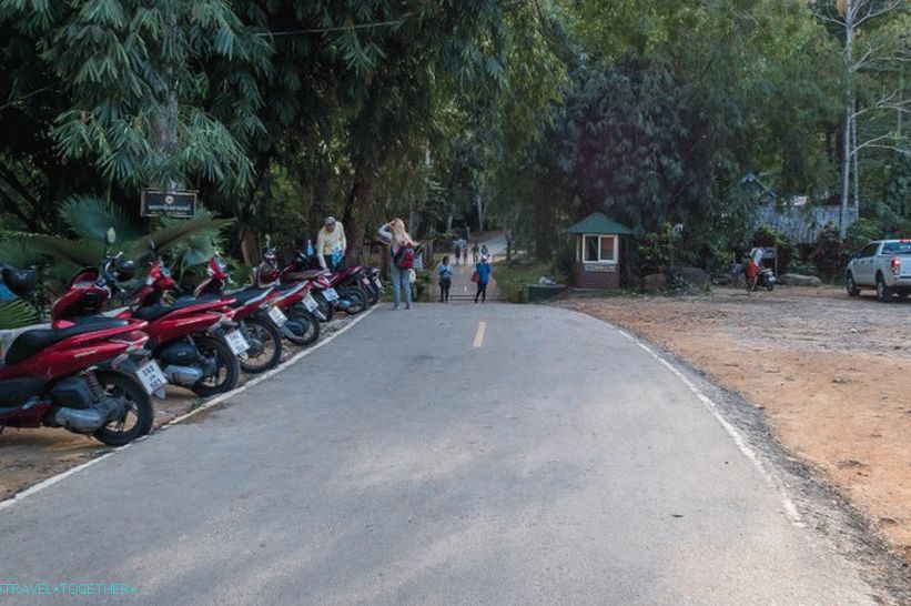 Parking ispred kabine za karte