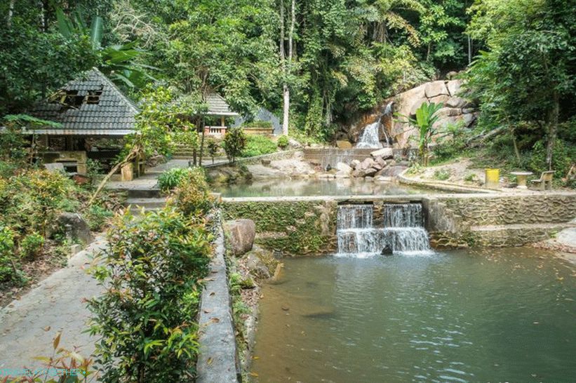 Kathu Falls u Phuketu - napušteni orijentir
