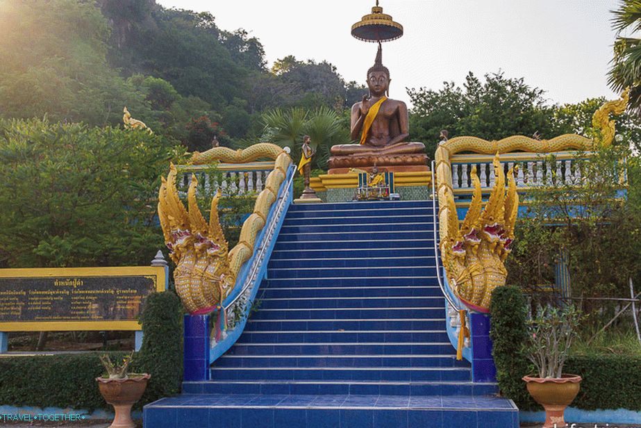 Odmah nakon ulaska u Wat Cha Am