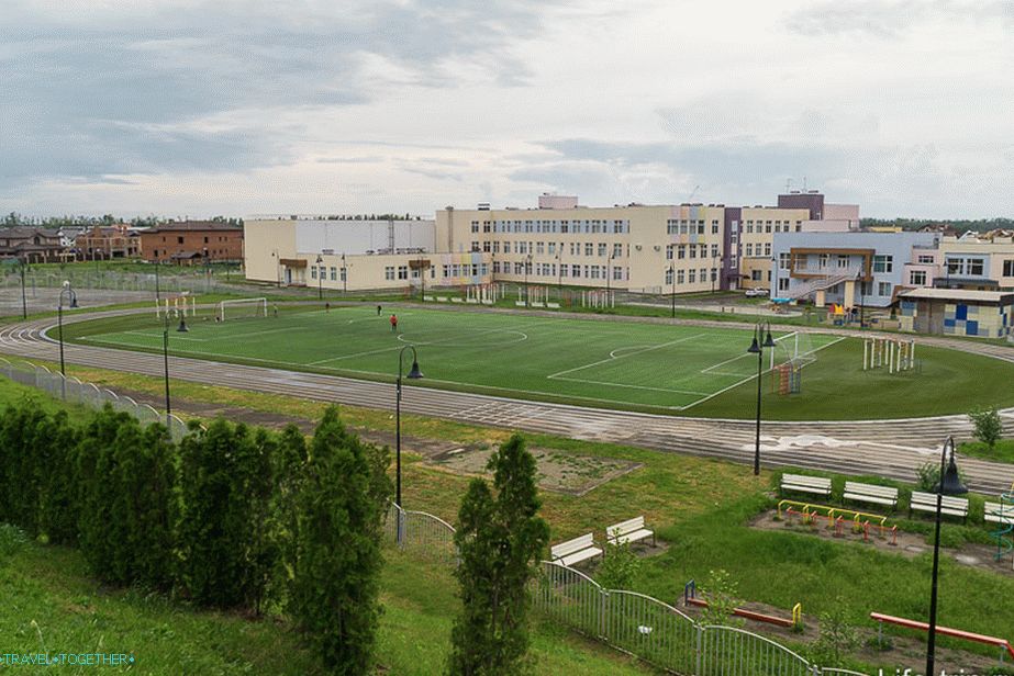 Općinska škola, pogled sa brda