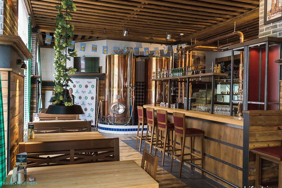 Oko centralnog trga nalazi se restoran sa pravim nacrtom nemačkog piva