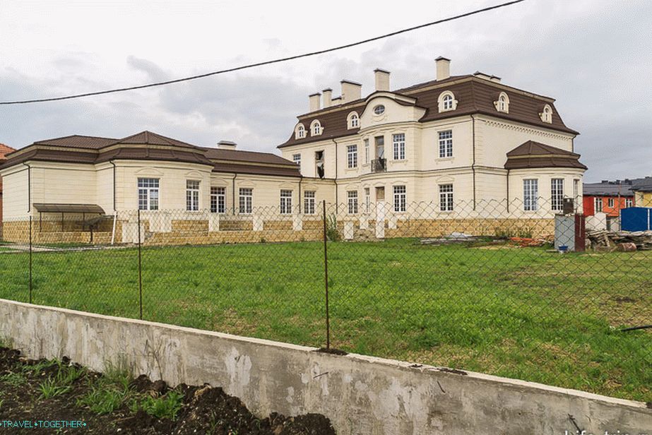Rezidencija u Evropi, izgleda da su prvobitno samo takve kuće bile izgrađene ovde da bi se gradile